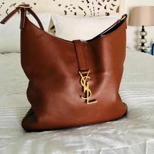 🌼🌺🌸 Gorgeous YSL Shoulder bag 🌸🌺🌼